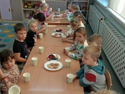 2025-11-10 ZDROWO JEMY Z KICIĄ KOCIĄ (MOTYLKI)